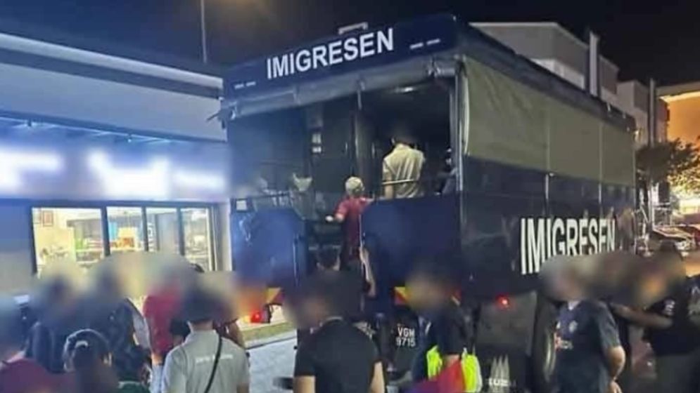 মালয়েশিয়ায় বাংলাদেশিসহ ৬২ অভিবাসী আটক