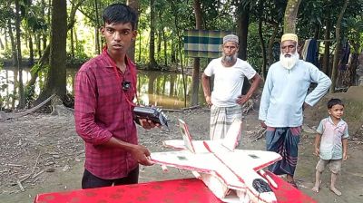 ‘যুদ্ধবিমান’ বানাল নবম শ্রেণির ছাত্র