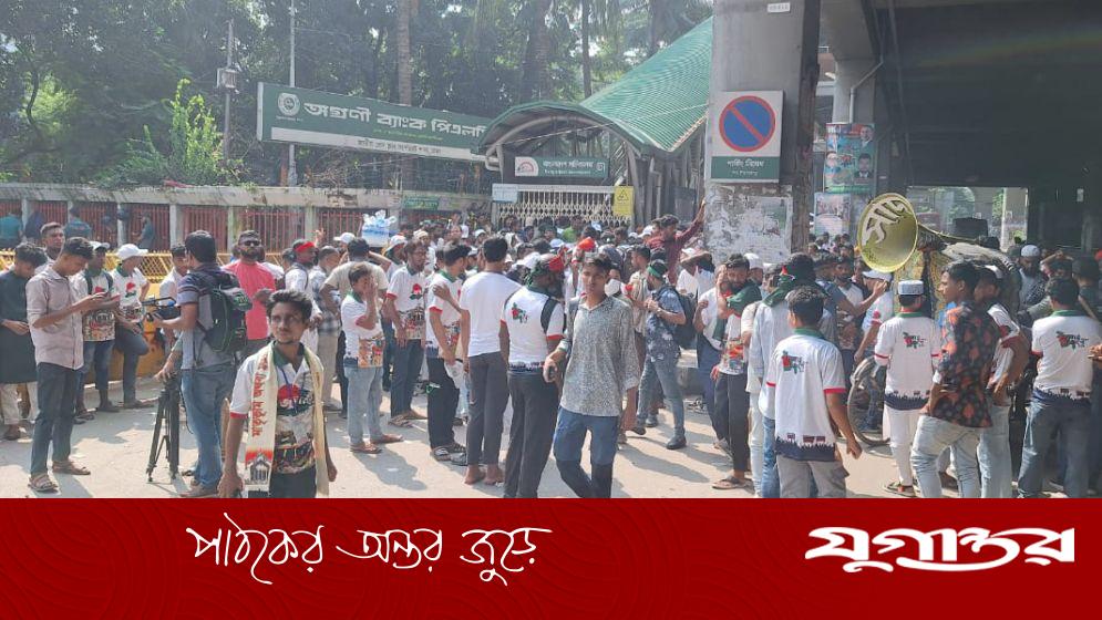 ‘আবু সাঈদ মুগ্ধ, শেষ হয়নি যুদ্ধ’ স্লোগানে মুখর সচিবালয়
