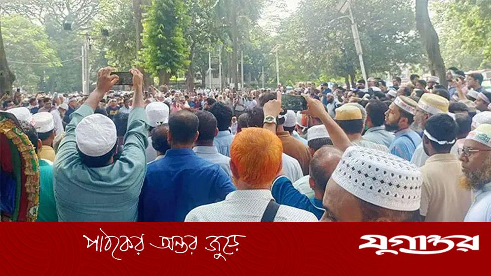শহীদ মিনারে এমপিওভুক্ত শিক্ষকরা, ক্লাস-পরীক্ষা বন্ধ
