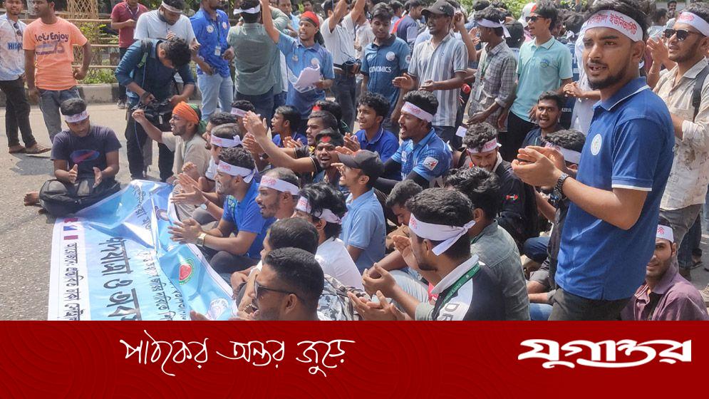 শিক্ষা ভবনের সামনে ৭ কলেজ শিক্ষার্থীদের অবস্থান