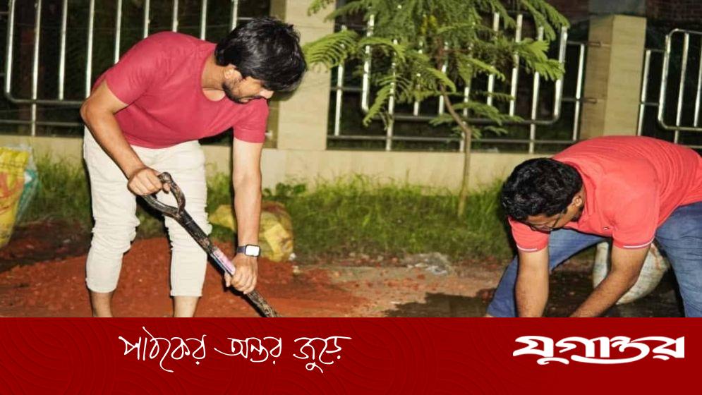 রাস্তা সংস্কারে ব্যতিক্রমী উদ্যোগ শেকৃবি ছাত্রদলের