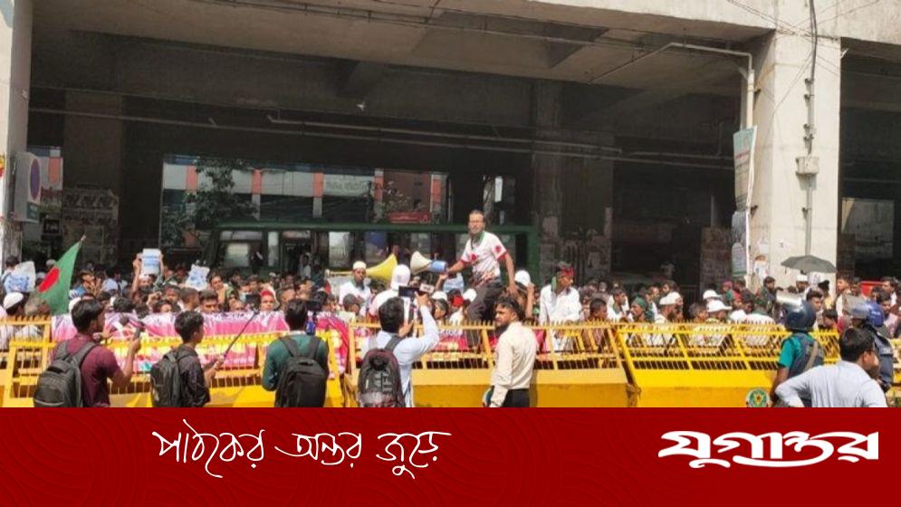 ৪ দাবি নিয়ে সচিবালয়ে শহীদ পরিবার ও আহত জুলাই যোদ্ধারা