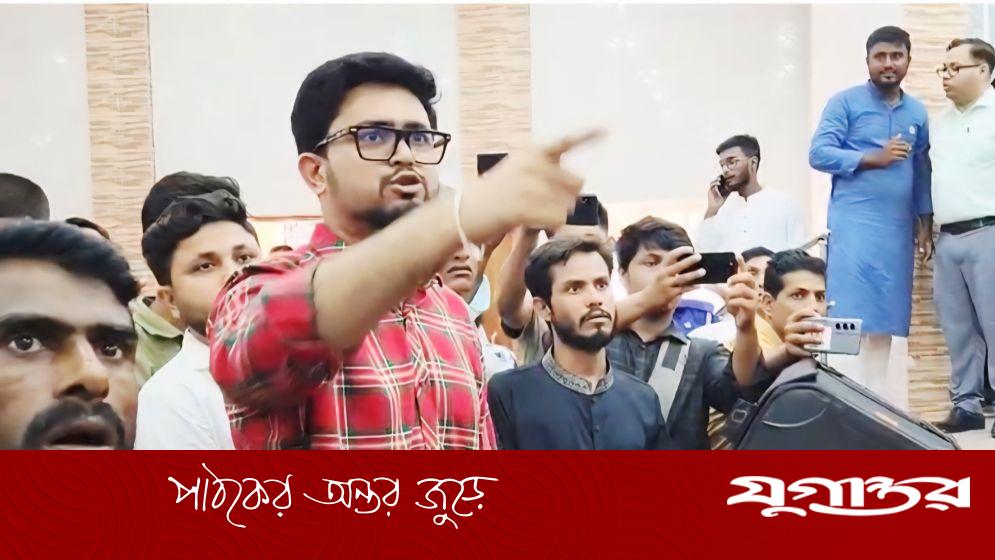 মঞ্চে বসা নিয়ে জুলাইযোদ্ধা-আয়োজক কমিটির বাগবিতণ্ডা