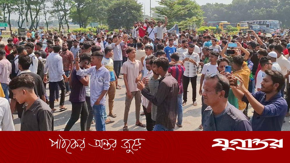 টাঙ্গাইলকে ঢাকা বিভাগেই রাখার দাবি, সড়ক অবরোধ
