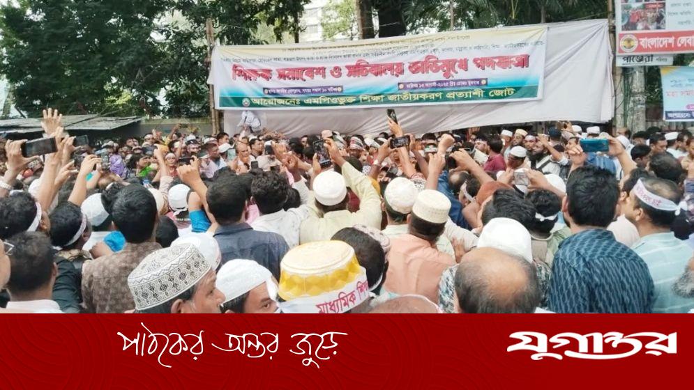 সারা দেশে এমপিওভুক্ত শিক্ষকদের লাগাতার কর্মবিরতি শুরু