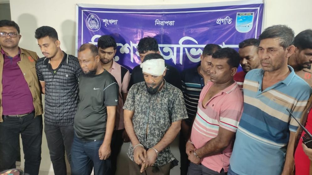 ডিবি পরিচয়ে পোশাক কারখানার ২৫ লাখ টাকা ডাকাতি, ৯ ডাকাত গ্রেফতার