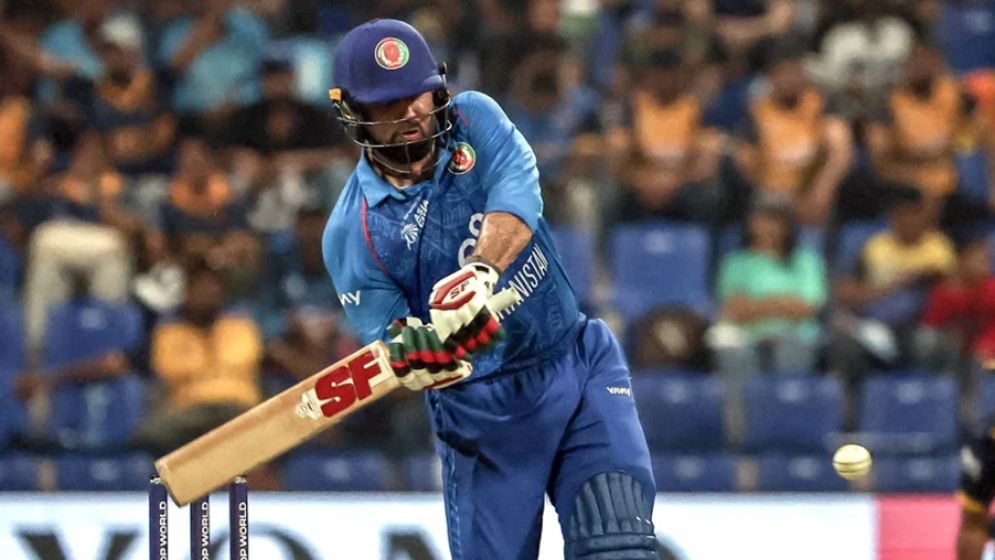 নবির ব্যাটিং তাণ্ডব, ১২ বলেই ৩৮