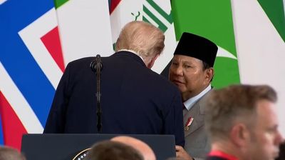 ট্রাম্পের ছেলের সঙ্গে সাক্ষাতের অনুরোধ, ‘হট মাইকে’ ধরা পড়লেন সুবিয়ানতো