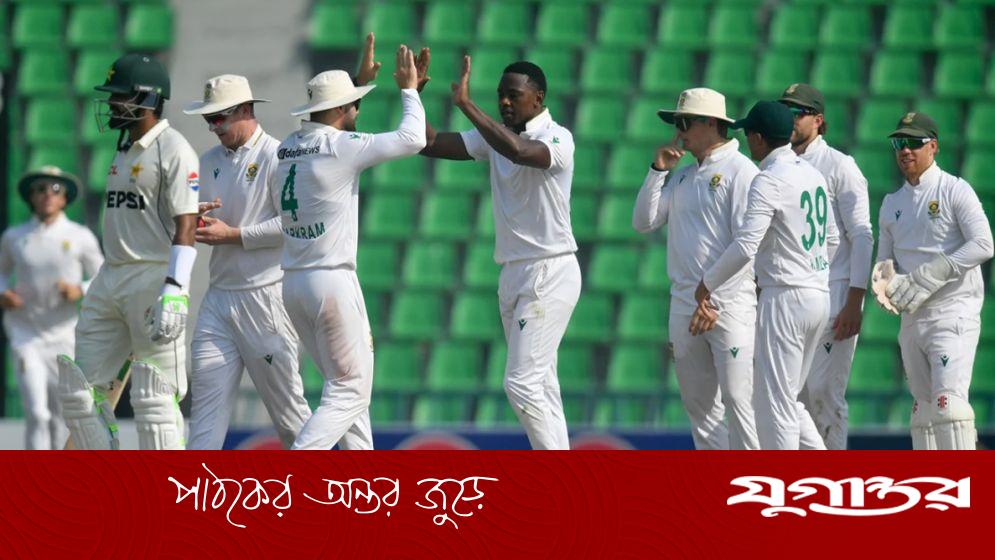 লিড পেয়ে ব্যাটিং ভুলে গেল পাকিস্তান, ১৭ রানে হারায় ৬ উইকেট