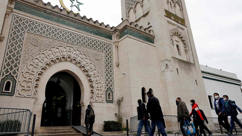 অমুসলিমদের কি মসজিদে প্রবেশ নিষেধ?