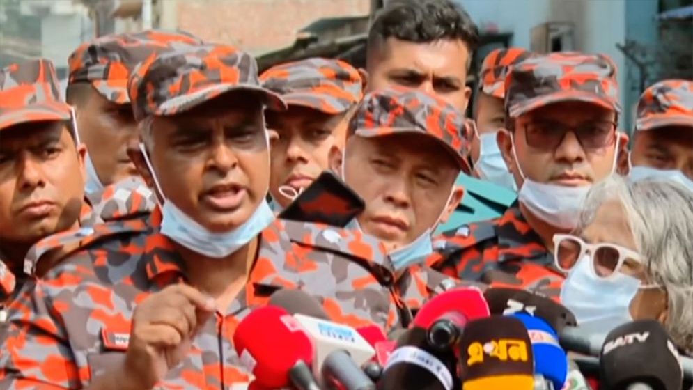 এখনো নেভেনি মিরপুরের আগুন, যা বললেন ফায়ার সার্ভিস কর্মকর্তা