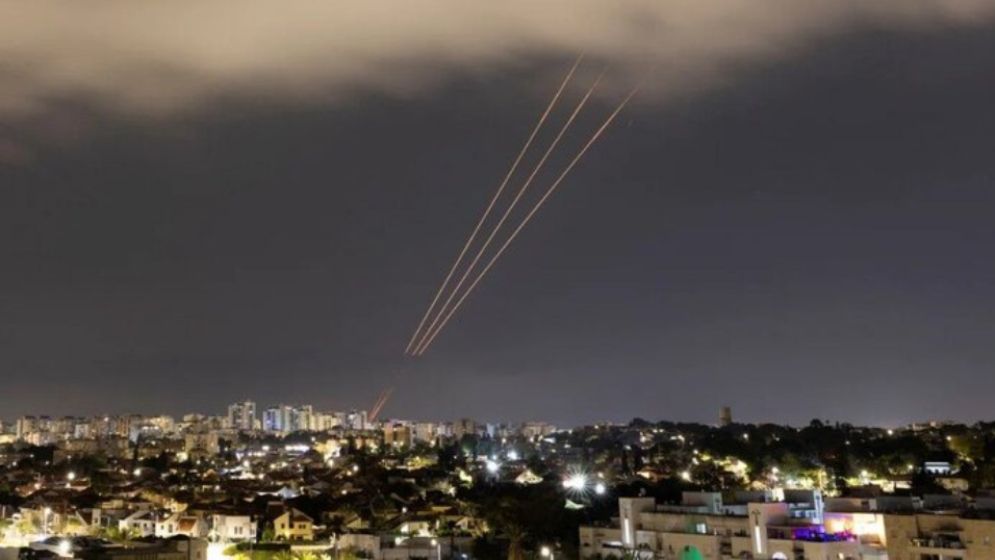 যুক্তরাষ্ট্র-ইসরাইলের গোপন ঘাঁটিতে আঘাত হানে ইরানি ক্ষেপণাস্ত্র