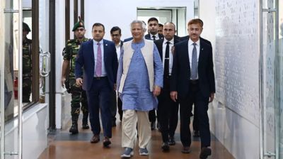 ইতালি সফর শেষে দেশে ফিরেছেন প্রধান উপদেষ্টা