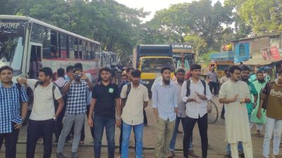 সংস্কারের দাবিতে ইবি শিক্ষার্থীদের মহাসড়ক অবরোধ