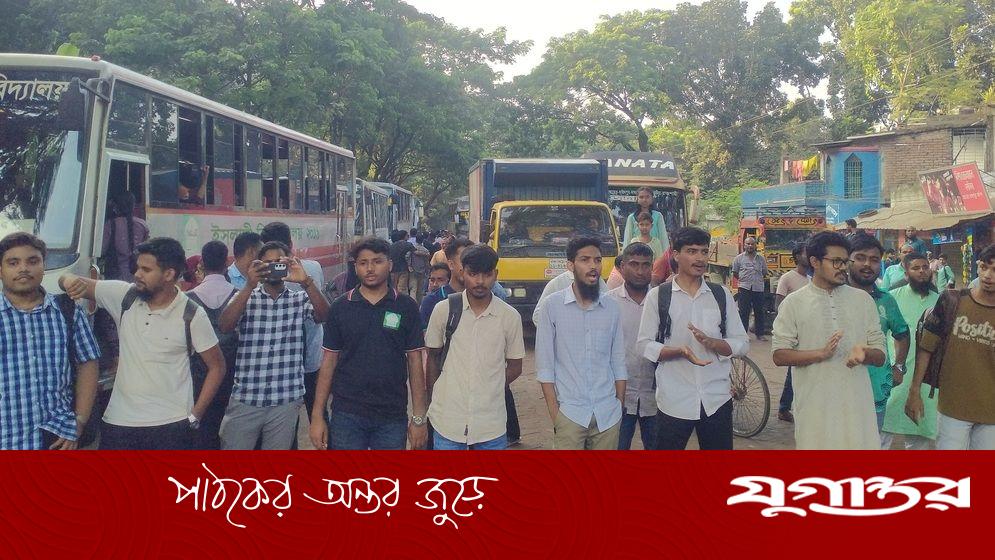 সংস্কারের দাবিতে ইবি শিক্ষার্থীদের মহাসড়ক অবরোধ