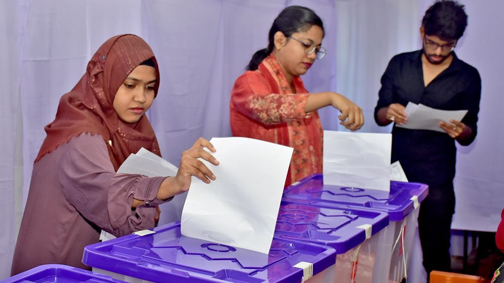 ভিপি-জিএসে শিবির এগিয়ে