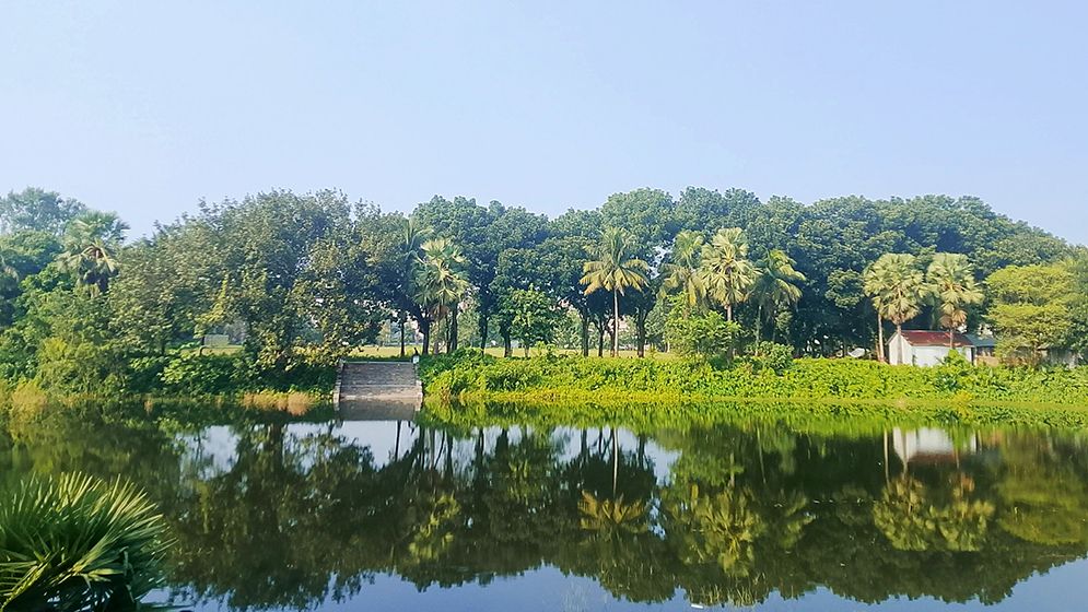 ইবির পুকুরে ডুবে যাচ্ছিল দুই শিক্ষার্থী, উদ্ধার করলেন সিনিয়র