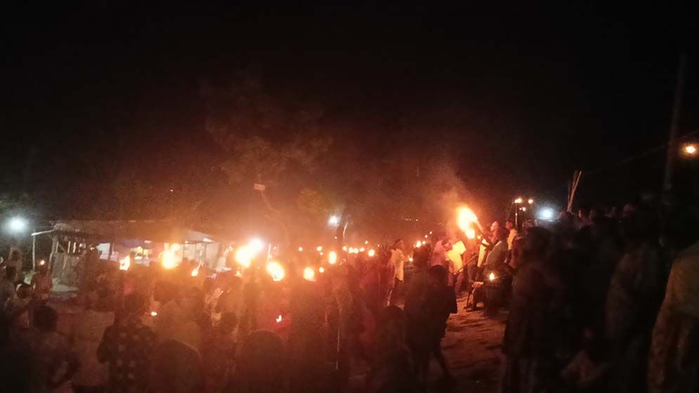 তিস্তাপারে বিশাল মশাল প্রজ্বালন