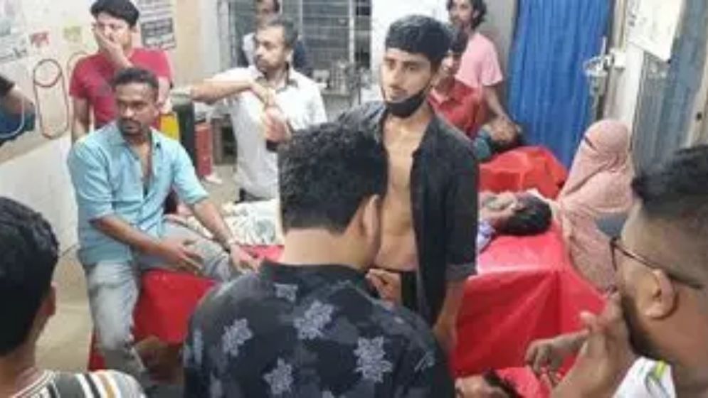 বাস কাউন্টার দখল নিয়ে দুপক্ষের সংঘর্ষ, আহত ২৫