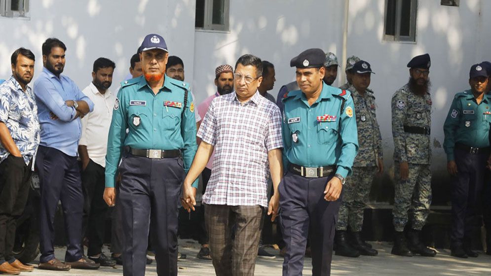 ‘কেমন আছ তোমরা’, গ্রেফতার পুলিশ সদস্যদের মামুনের প্রশ্ন