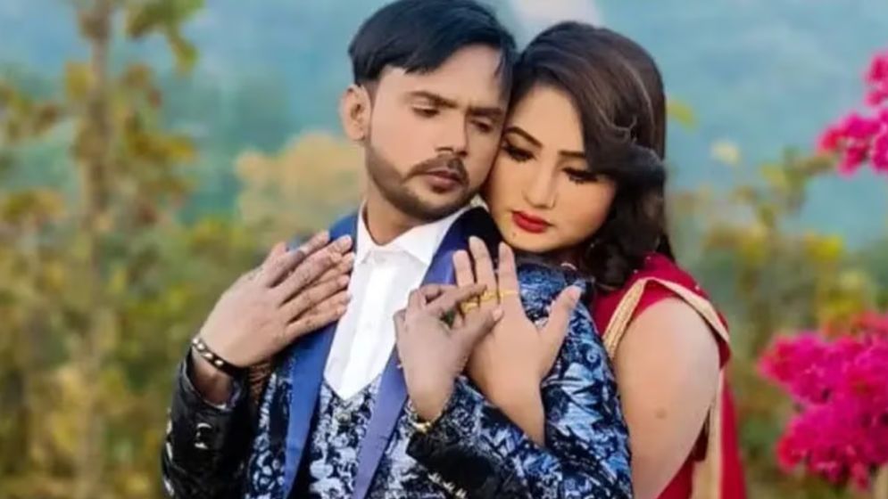 এবার হিরো আলমকে নিয়ে ফেসবুক লাইভে এসে যা বললেন রিয়া মনি