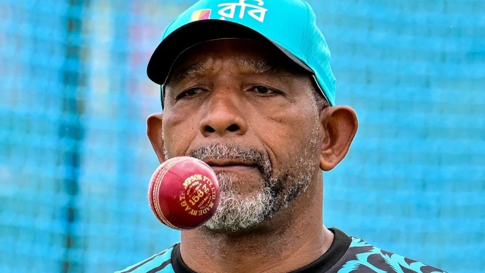নাঈম শেখদের সোশ্যাল মিডিয়ায় ‘জবাব’ দেওয়া পছন্দ হয়নি কোচ সিমন্সের