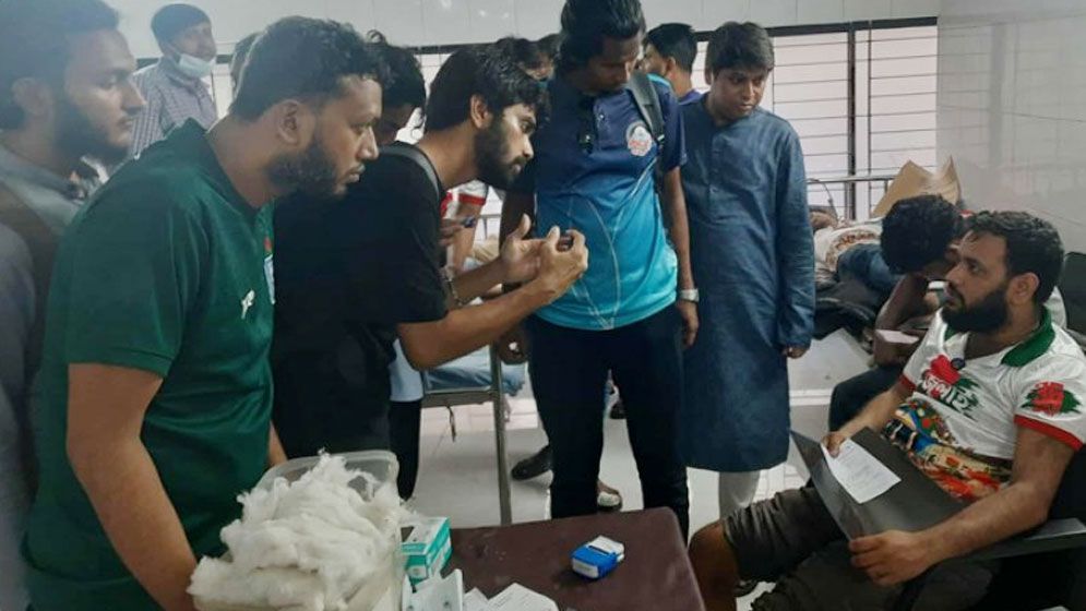 সংসদ ভবন এলাকায় সংঘর্ষ, আহত ২০ ‘জুলাই যোদ্ধা’ হাসপাতালে