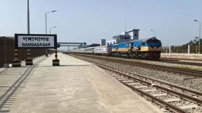 রেললাইনে পড়ে ছিল যুবকের দ্বিখণ্ডিত দেহ