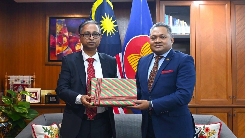 মালয়েশিয়ায় নবনিযুক্ত হাইকমিশনারের পরিচয়পত্র হস্তান্তর