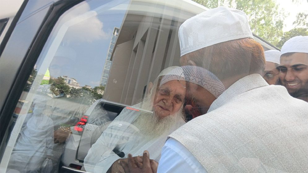 হেফাজত আমিরের দোয়া নিলেন জামায়াত সেক্রেটারি