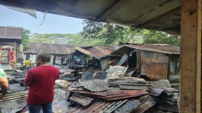 অগ্নিকাণ্ডে ১০ দোকান পুড়ে ছাই, ৩০ লাখ টাকার ক্ষয়ক্ষতি