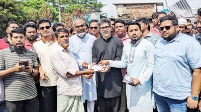 মিরসরাইয়ে অগ্নিকাণ্ডে ক্ষতিগ্রস্তদের তারেক রহমানের পক্ষে আর্থিক সহায়তা