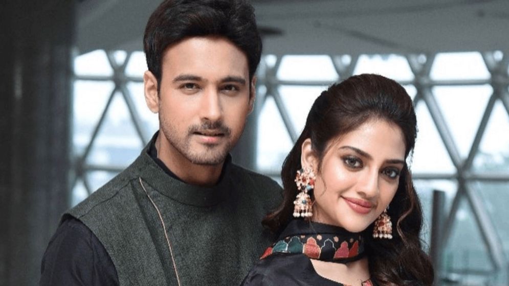 নুসরাতের পোস্টে যশের দুষ্টু কমেন্ট, লজ্জা পেলেন অভিনেত্রী