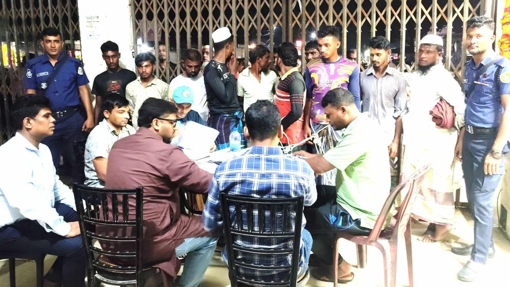 মা ইলিশ রক্ষা অভিযানে জেলেসহ ২ লাখ মিটার জাল আটক