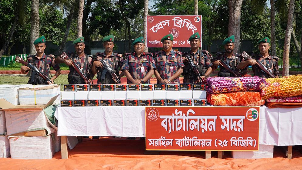 সাড়ে ১২ কোটি টাকার মোবাইলের ডিসপ্লে-কম্বল জব্দ