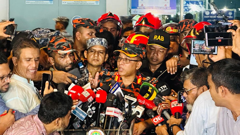 বাতাসের কারণে আগুন নিয়ন্ত্রণে আনতে সময় লেগেছে: ফায়ার সার্ভিস