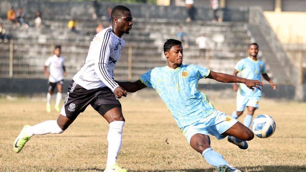 গাজীপুরে মোহামেডান কুমিল্লায় আবাহনী