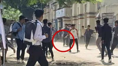 ভিক্টোরিয়া কলেজে অস্ত্র নিয়ে দুই গ্রুপের সংঘর্ষ, আহত ৫