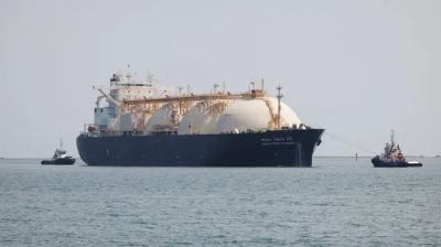 ইয়েমেন উপকূলে তেলবাহী ট্যাংকারে ক্ষেপণাস্ত্র হামলা