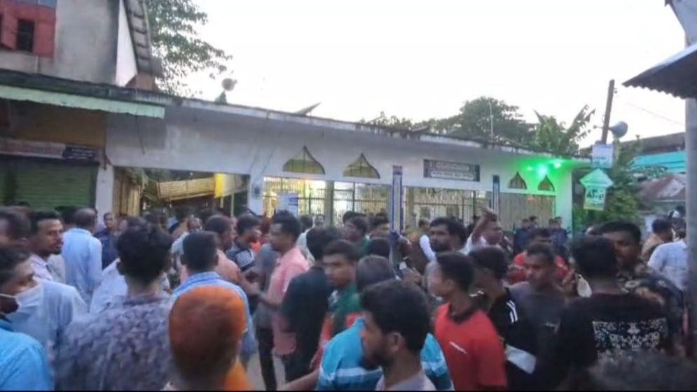 আ.লীগ নেতাকে নিয়ে শিবির-যুবদল সংঘর্ষ, আহত অর্ধশতাধিক