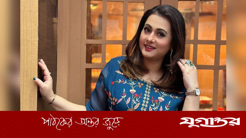 ‘ফুলের মধু শেষ হলে মৌমাছি উড়ে যায়, তেমনি তারাও সরে যায়’