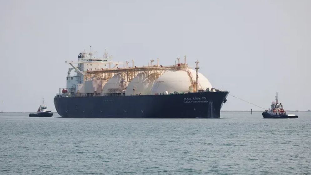 ইয়েমেন উপকূলে তেলবাহী ট্যাংকারে ক্ষেপণাস্ত্র হামলা