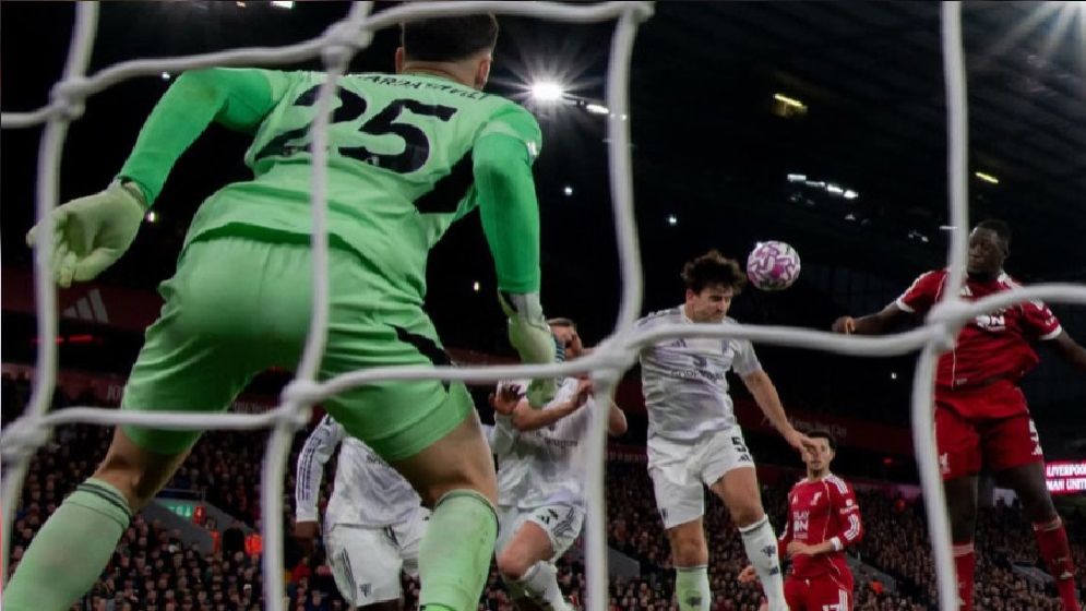 ৯ বছর পর ম্যানইউ’র অ্যানফিল্ড জয়