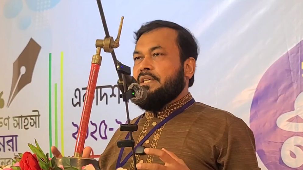 ‘বড় বড় ডিগ্রিধারী দিয়ে দেশের পরিবর্তন হবে না’