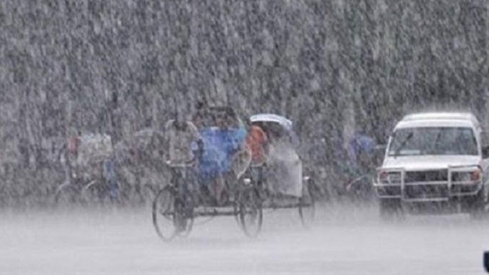 ধেয়ে আসছে শক্তিশালী বৃষ্টিবলয় ‘আঁখি’