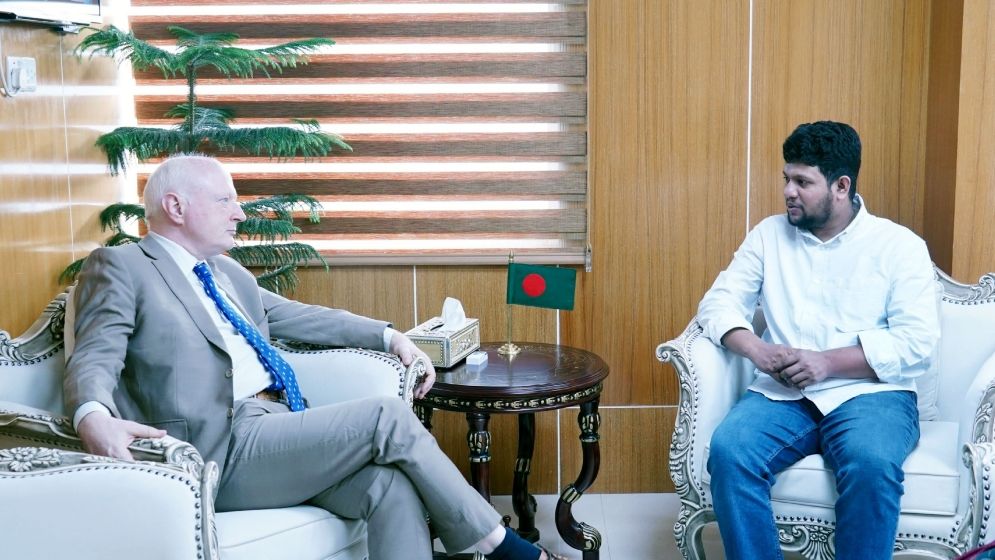 গণমাধ্যমের ওপর কোনো ধরনের চাপ নেই: তথ্য উপদেষ্টা