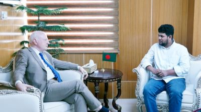 গণমাধ্যমের ওপর কোনো ধরনের চাপ নেই: তথ্য উপদেষ্টা