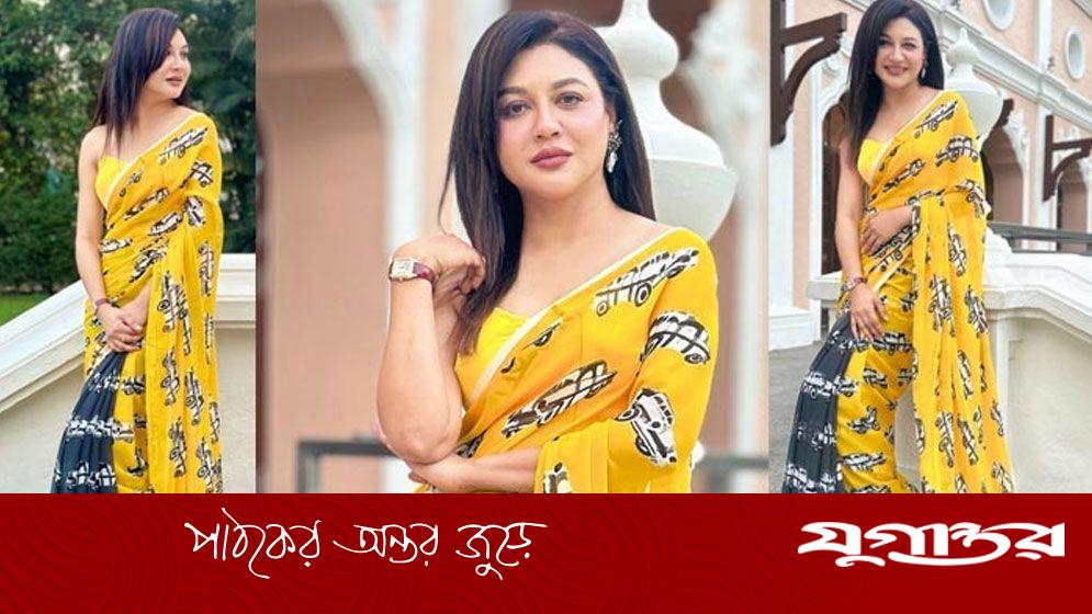 হলুদ শাড়িতে রূপের মায়া ছড়াচ্ছেন জয়া আহসান