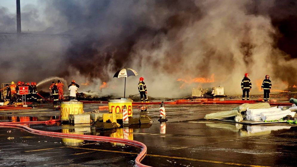 ঢাকা বিমানবন্দরে আগুন, গোয়েন্দা প্রতিবেদন ঘিরে সন্দেহ